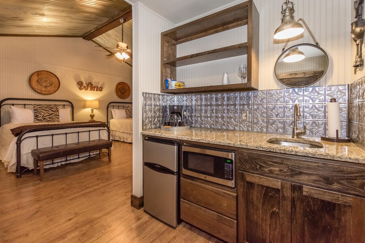 Vineyard Trail Cottages- Adults Only Фредеріксбург Номер фото