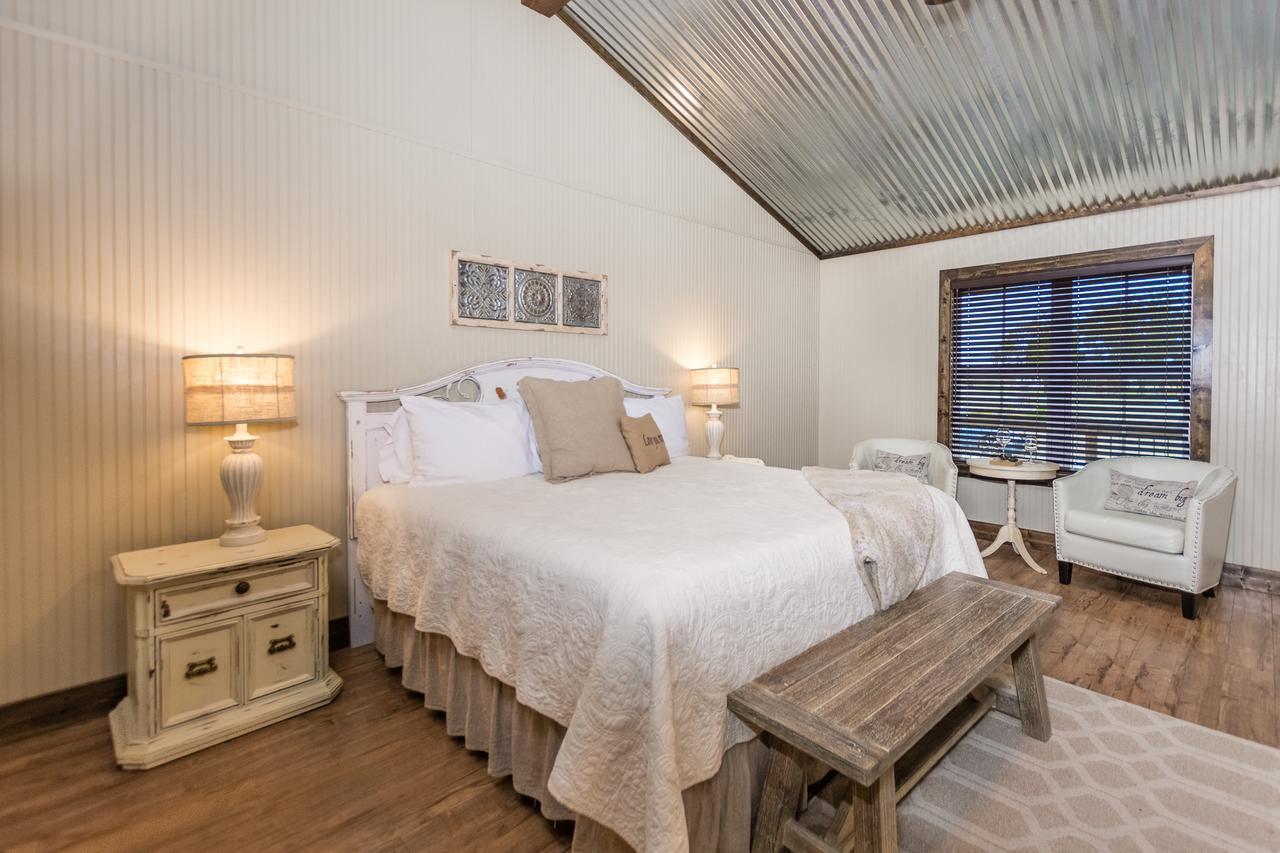 Vineyard Trail Cottages- Adults Only Фредеріксбург Номер фото